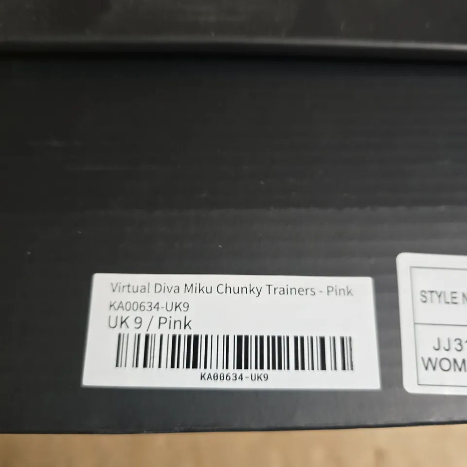 BOXED PAIR OF KOI VIRTUAL DIVA MIKU CHUNKY TRAINERS - PINK UK 9