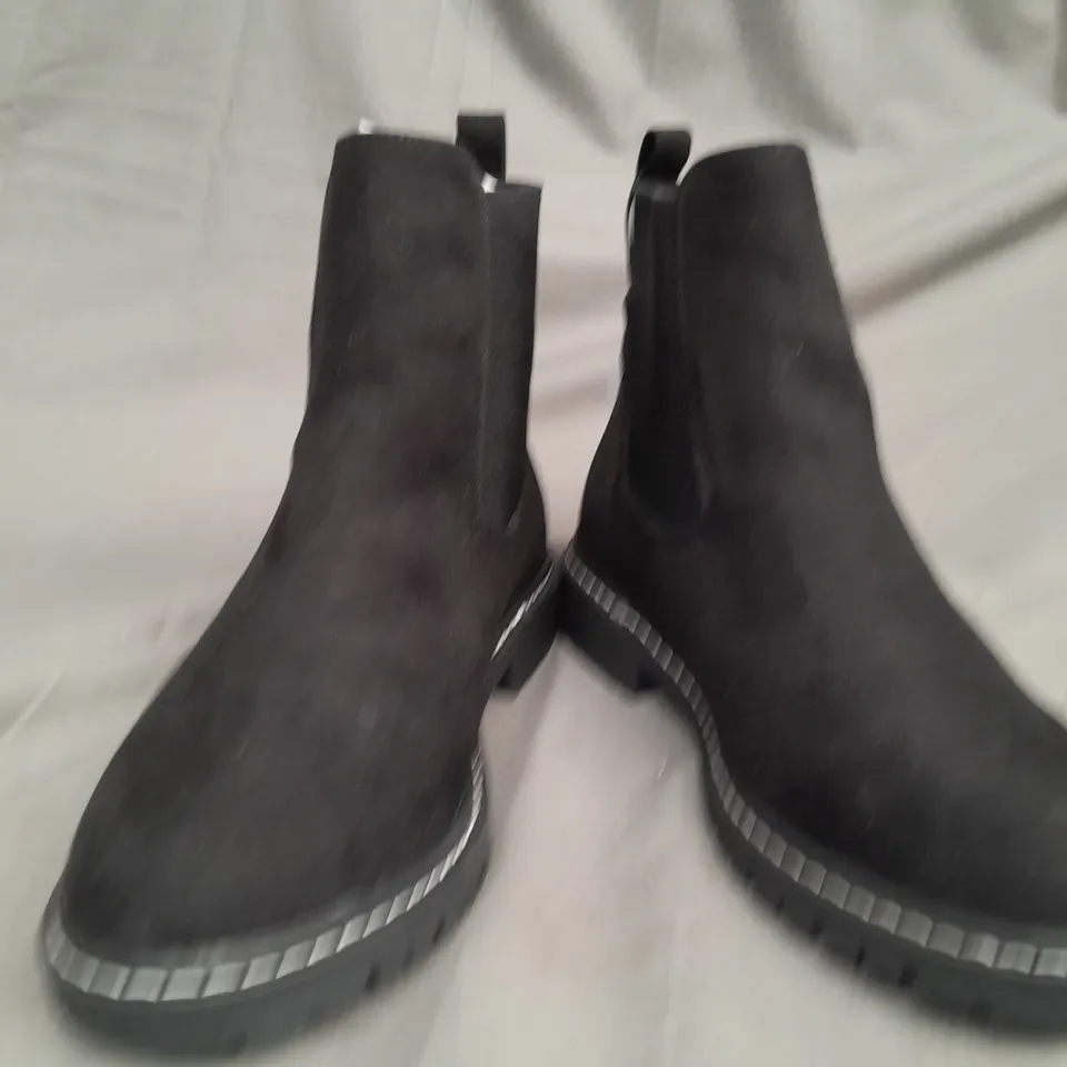 WIDE FIT SLIP ON RAISED BOOTS IN BLACK - UK 5