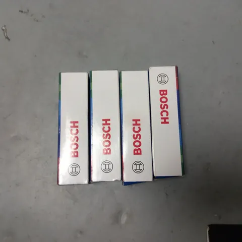 LOT OF 4 BOSCH SPARK PLUGS 