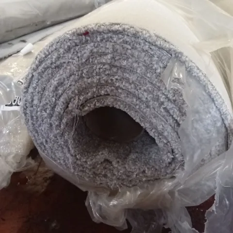 ROLL OF QUALITY SEATTLE CARPET // APPROX SIZE: 4 x 5.6m