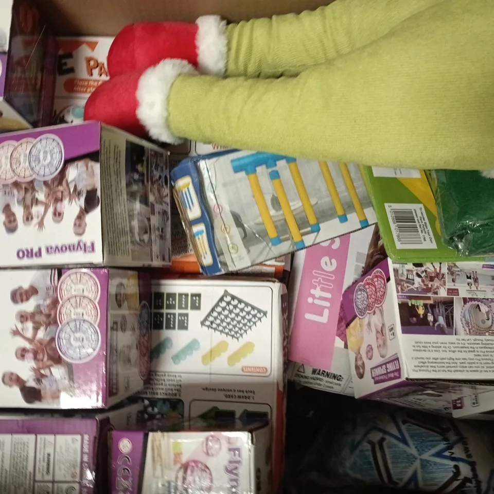 BOX OF APPROXIMATELY 20 ASSORTED TOYS AND GAMES TO INCLUDE FLYNOVA PRO FLYING SPINNER, FROZEN II PAINT YOUR OWN FIGURE, ETC - COLLECTION ONLY