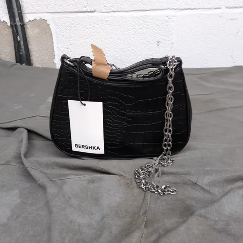 BERSHKA BLACK CROC-EFFECT HANDBAG WITH CHAIN STRAP – ONE SIZE 