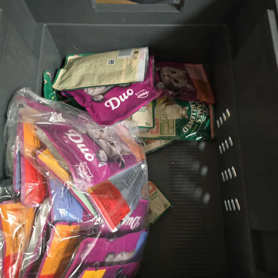 APPROXIMATELY 20 ASSORTED CAT FOOD PRODUCTS 