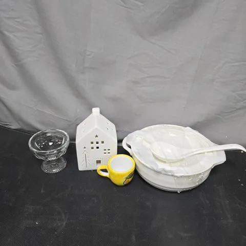 LOT OF APPROXIMATELY 20 ASSORTED POTTERY ITEMS TO INCLUDE FESTIVE LED CANDLE, DESSERT BOWLS AND EGG CUP