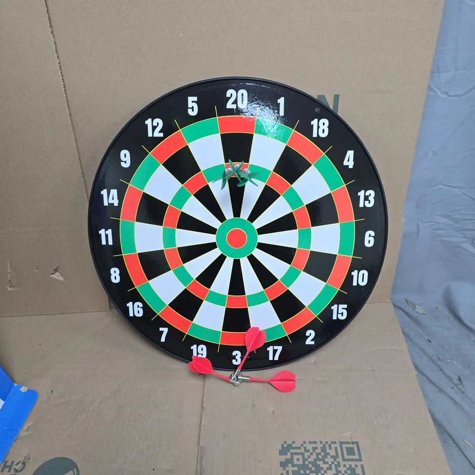 GIFTS & GADGETS MAGNETIC DARTBOARD (INCLUDES 2 SETS OF MAGNETIC DARTS) – BOXED