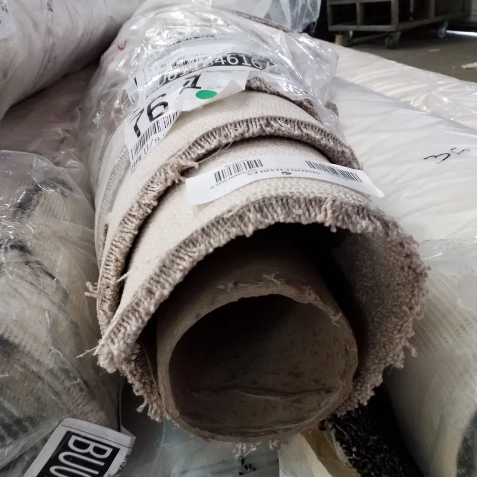 ROLL OF QUALITY CLASSIC CHARM 3063/0720 ACTIONBAC WHITE ELEPHANT CARPET APPROXIMATELY 2.6×4M 