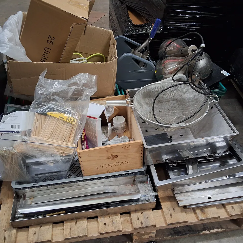 PALLET CONTAINING MISCELLANEOUS CATERING EQUIPMENT & ACCESSORIES