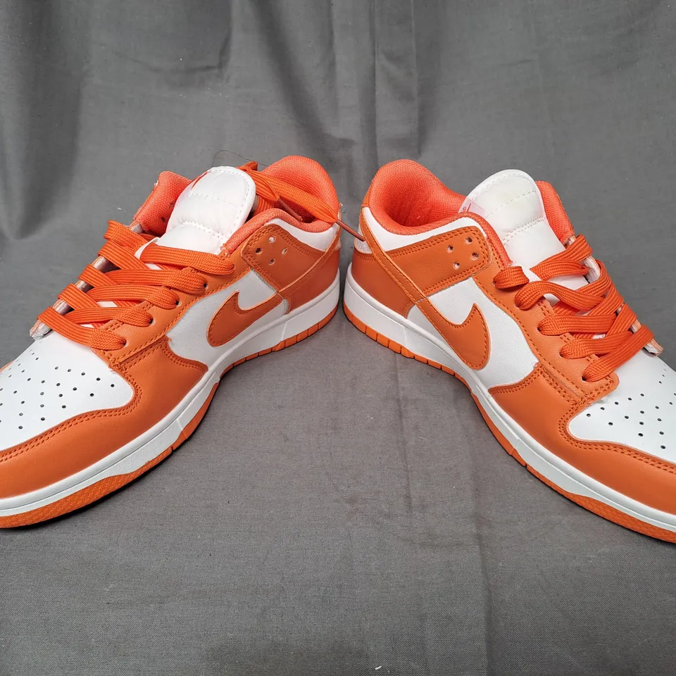 BOXED PAIR OF NIKE SHOES IN ORANGE/WHITE UK SIZE 6.5