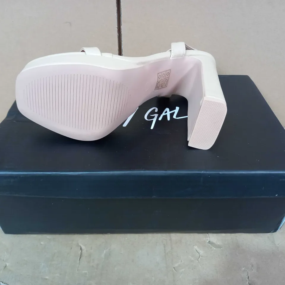 BOXED PAIR OF NASTY GAL HEELS IN NUDE COLOUR UK SIZE 4