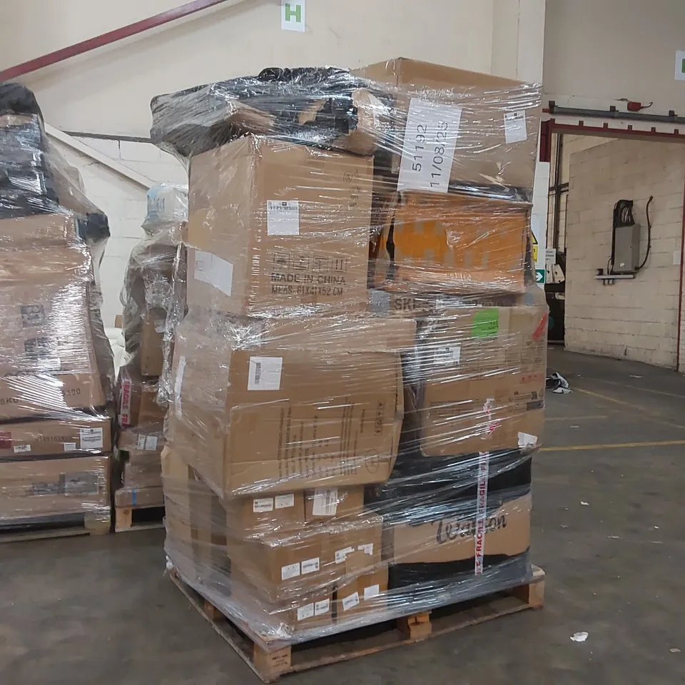 PALLET CONTAINING A LARGE QUANTITY OF ASSORTED CONSUMER PRODUCTS INCLUDING: BOXED SOFA, ACCENT CHAIR ECT