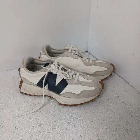 WHITE/BEIGE ATHLETIC SHOES WITH NAVY STRIPE – (UK 4.5)