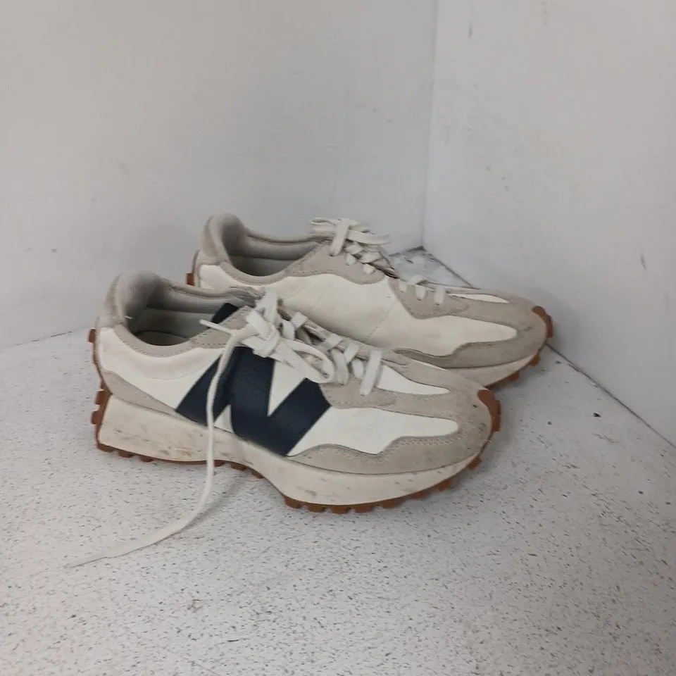 WHITE/BEIGE ATHLETIC SHOES WITH NAVY STRIPE – (UK 4.5)
