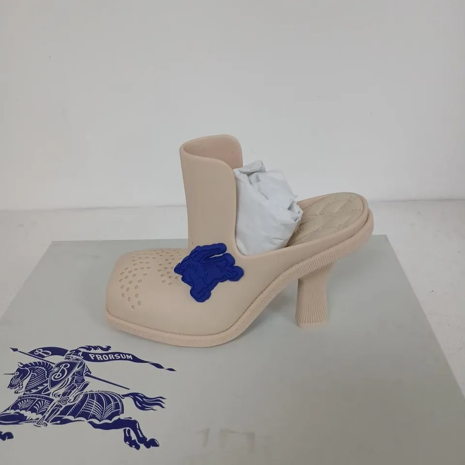 BURBERRY BEIGE PERFORATED ANKLE BOOTS – UK 3 (EU 36)