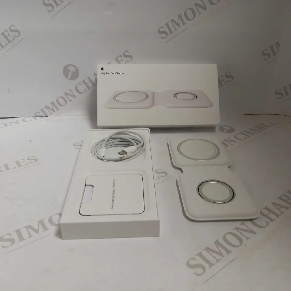 APPLE MAGSAFE DUO CHARGER 