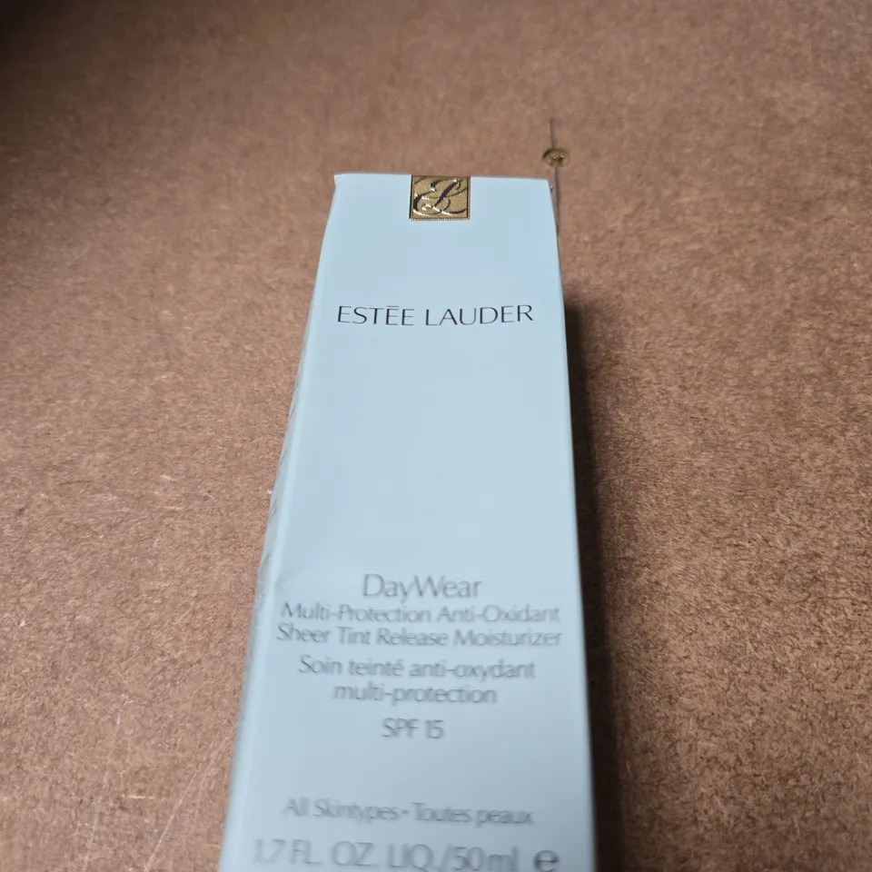 ESTÉE LAUDER DAYWEAR MOISTURISER SPF 15 – 50ML (BOXED)