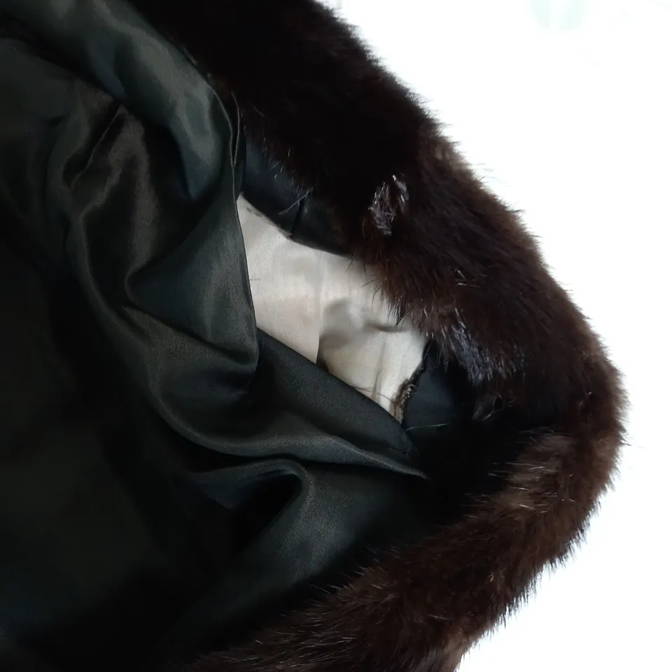 GROSVENOR CANADA DARK PATCH MINK BLACKLAMA - SIZE UNSPECIFIED 