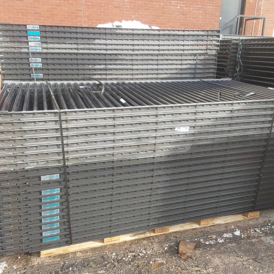 PALLET CONTAINING A LARGE QUANTITY OF SOLAR PANELS 
