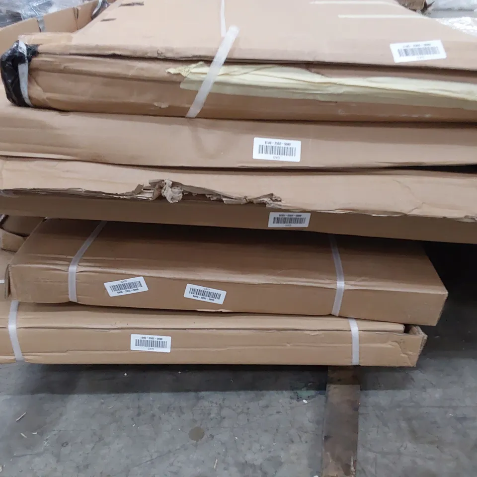 PALLET OF ASSORTED BOXED SHOWER SCREENS 