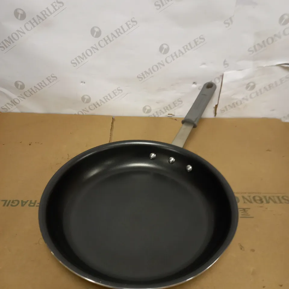 TRAMONTINA PROFESSIONAL NON-STICK FRYING PAN WITH REMOVABLE SILICONE HANDLE FOR ELECTRIC, GAS AND CERAMIC GLASS HOBS, ‎ALUMINIUM COOKWARE, KITCHEN, 30 CM, 3.0 LITRE, 20890030