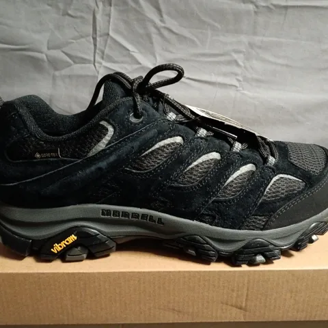 BOXED PAIR OF MERRELL MOAB 3 GTX HIKING SHOES – UK 10
