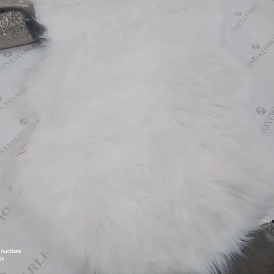 BRAND NEW PACO HOME 960 PLAYA DESIGN 55X160CM SHAGGY WHITE RUG