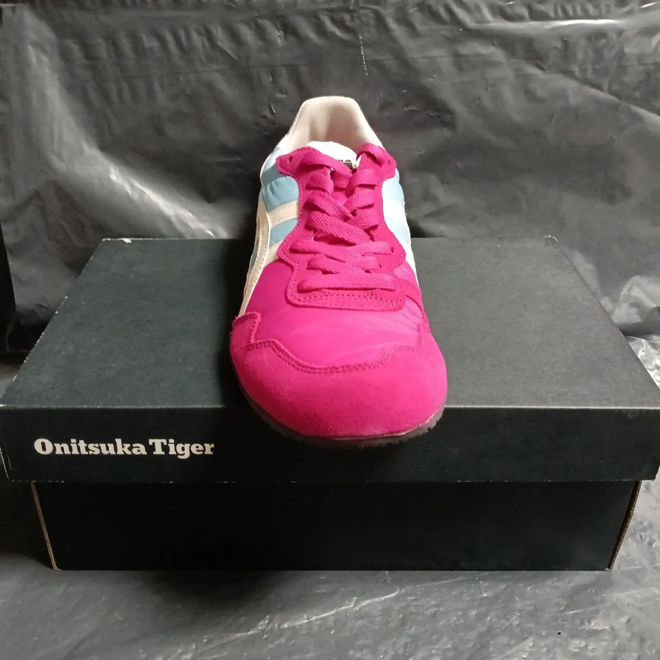 BOXED PAIR OF ONITSUKA TIGER SERRANO TRAINERS IN PINK/BLUE/CREAM SIZE UK 6