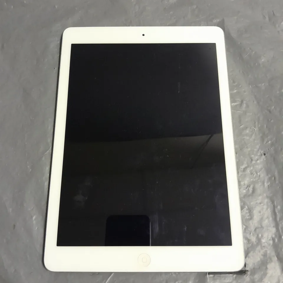 UNBOXED APPLE IPAD AIR CELLULAR IN SILVER - A1475