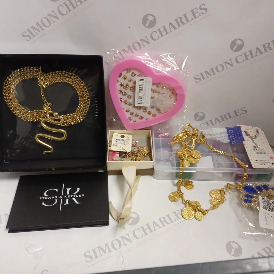 LARGE QUANTITY OF ASSORTED JEWELLERY TO INCLUDE: NECKLACES, RINGS, WATCHES AND EARRINGS