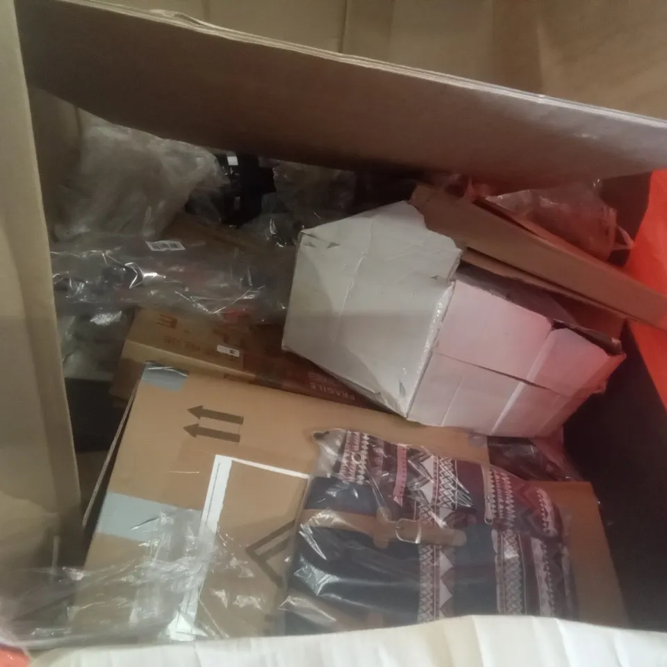 PALLET OF ASSORTED ITEMS INCLUDING MEILEN DIGITAL SCALE, OFFICE CHAIR, VIVE GEL SEAT CUSHION, WALL MOUNTED FOLDING CHAIR, AIR FRYER