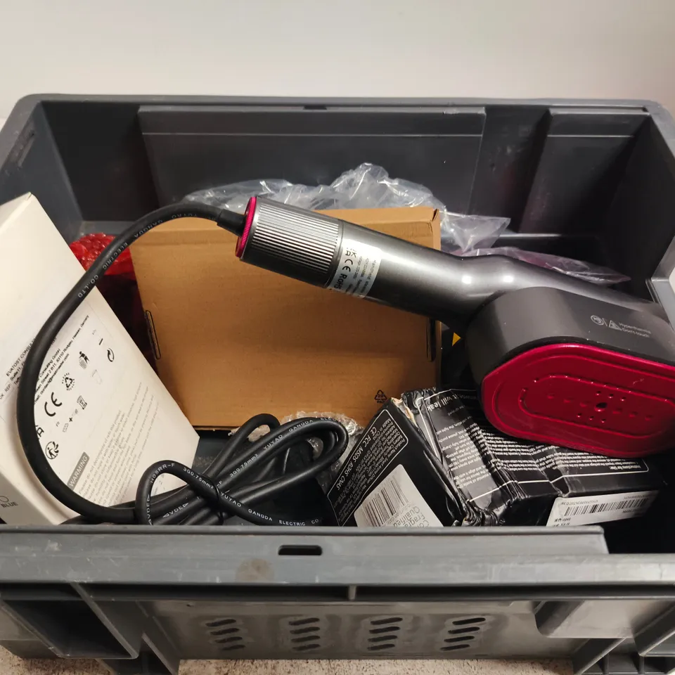 APPROXIMATELY 5 ASSORTED ITEMS TO INCLUDE DIFFUSER , HANDHELD STEAMER AND READING LIGHT
