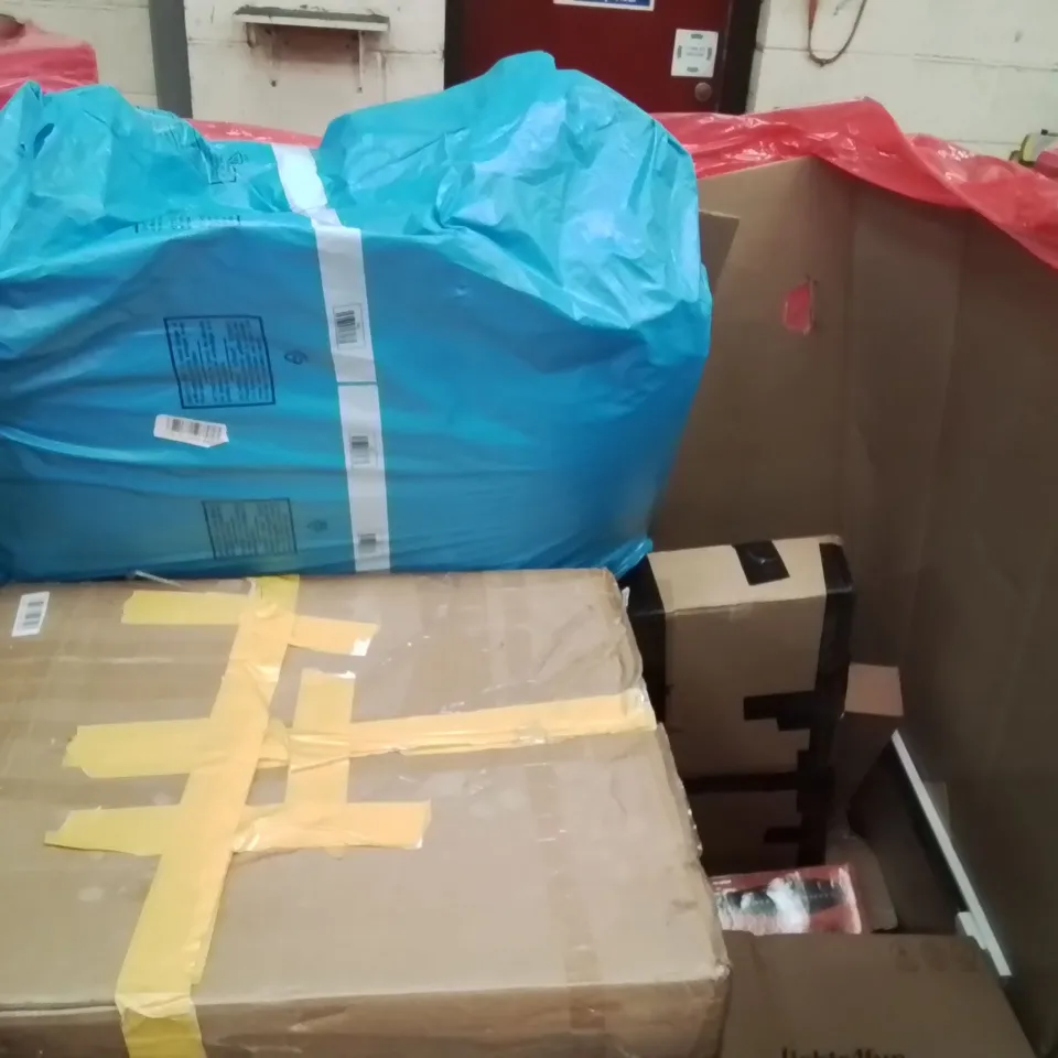 PALLET OF ASSORTED ITEMS TO INCLUDE: BOKKOLIK BAR TABLE, ARTIFICIAL CHRISTMAS TREE, 2.9M TELESCOPIC LADDER, NURSERY STEP STOOL ECT