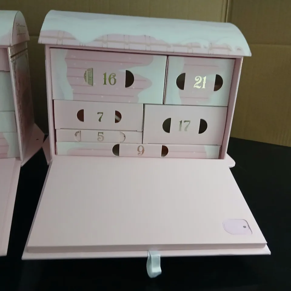 P.LOUISE EXPRESS ADVENT CALENDAR TRAIN – PINK COSMETIC CALENDAR (FRAGILE)