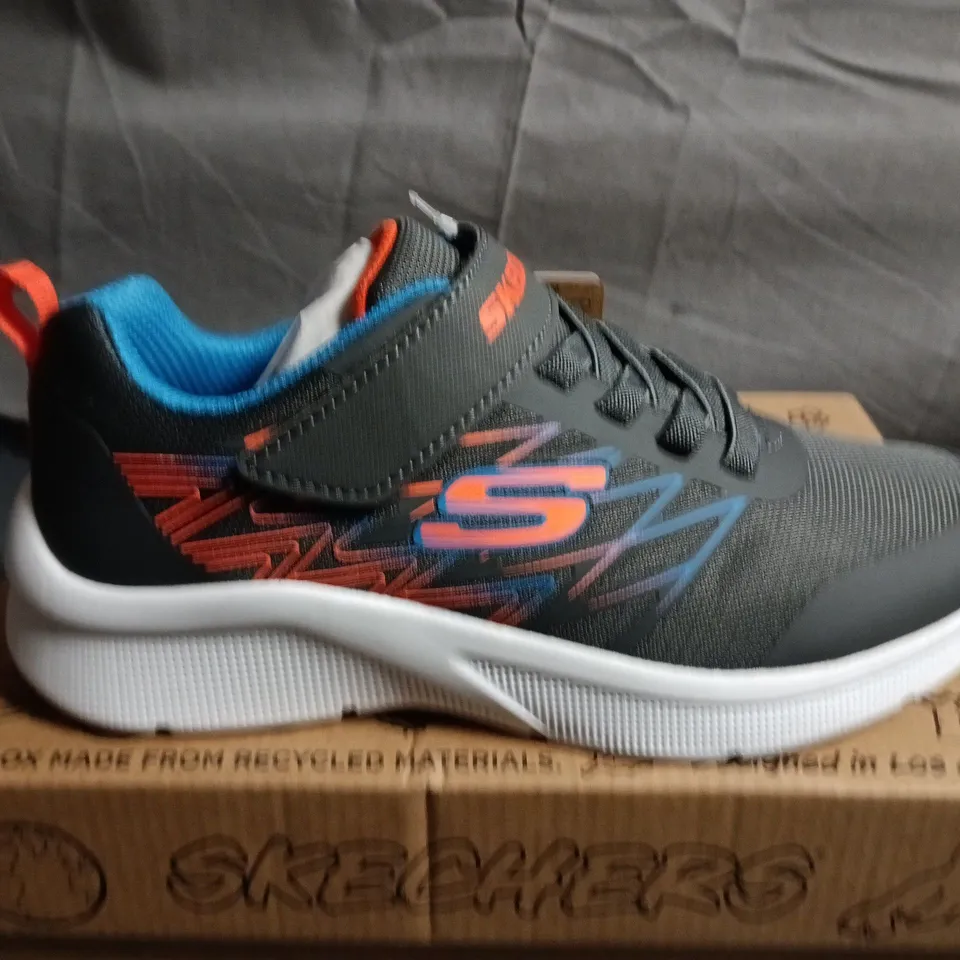 BOXED PAIR OF SKECHERS KIDS' TRAINERS WITH VELCRO STRAP – UK SIZE 3