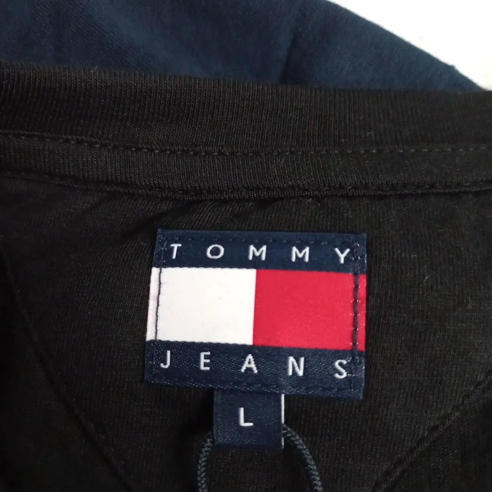 TOMMY JEANS T-SHIRTS – NAVY & BLACK, WHITE, SIZE L (3-PACK)