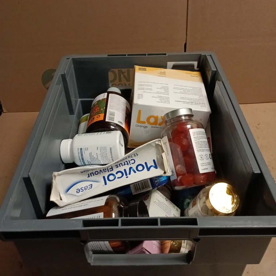 TOTE OF APPROXIMATELY 20 ASSORTED HEALTH/VITAMIN RELATED ITEMS TO INCLUDE MICROBZ WOMEN, MICROBIOME SUPPORT, 100% MARINE COLLAGEN, UNFABLED COLLAGEN GUMMIES ETC