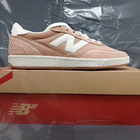 BOXED PAIR OF NEW BALANCE 440 TRAINERS IN PINK SIZE UK 7