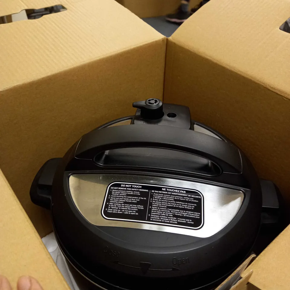 INSTANT POT DUO SMART PRESSURE COOKER