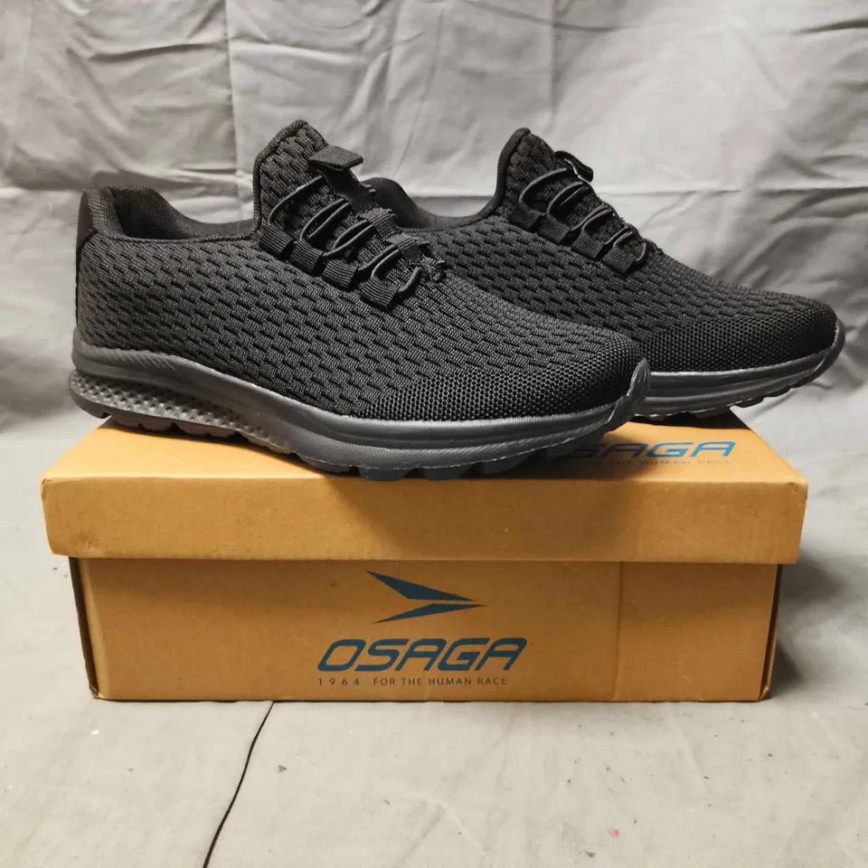 BOXED PAIR OF OSAGA SHOES IN BLACK SIZE 5