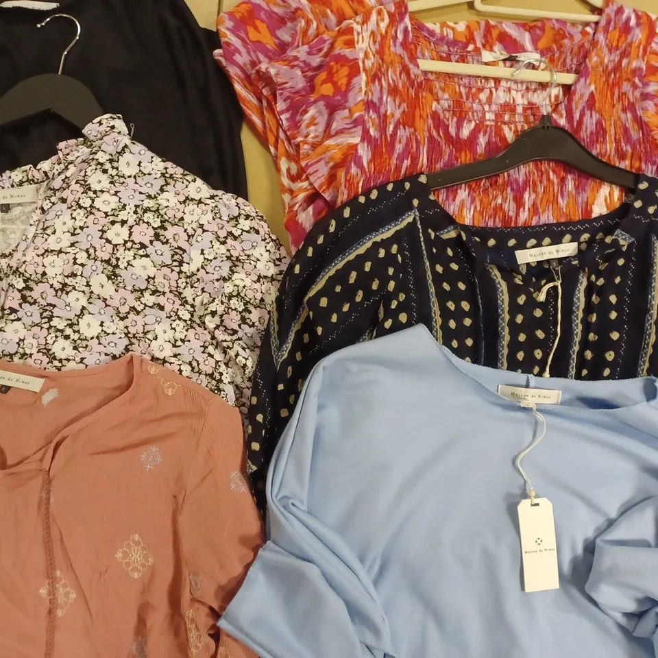 BOX OF APPROX 6 ASSORTED ITEMS OF MAISON DE NIMES CLOTHING IN VARIOUS SIZES AND STYLES