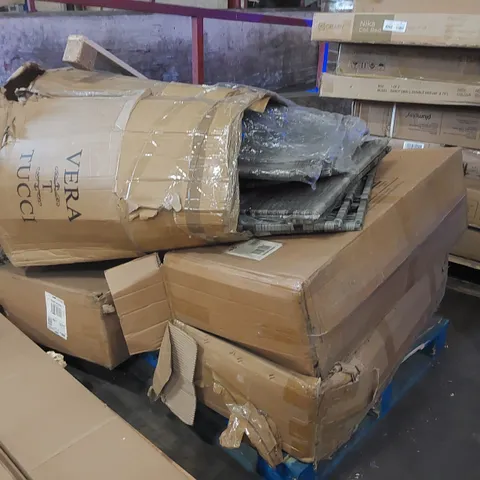 PALLET OF ASSORTED RATTAN OUTDOOR FURNITURE PARTS AND PIECES