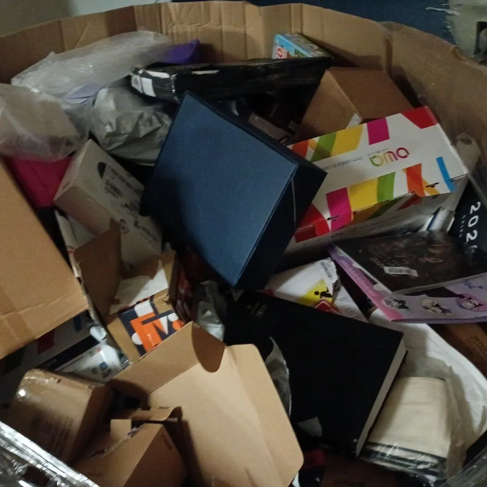 PALLET OF APPROXIMATELY 50 ASSORTED HOUSEHOLD ITEMS TO INCLUDE TONER CARTRIDGES, CALENDARS, ETC - COLLECTION ONLY