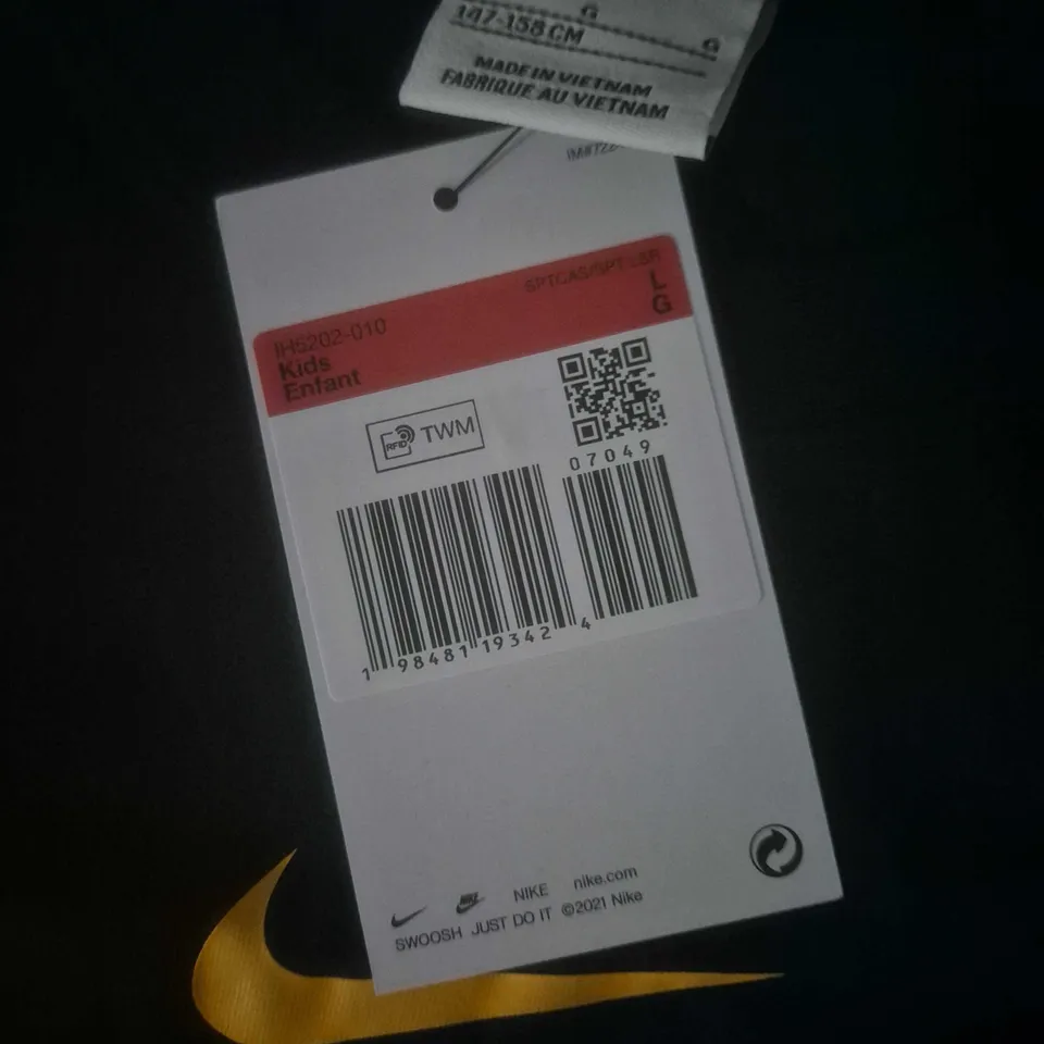 NIKE KIDS T-SHIRT – BLACK, SWOOSH LOGO – SIZE L (147-158 CM)