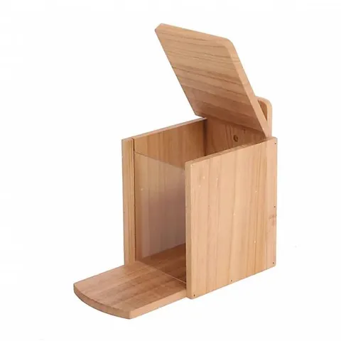 BOXED WOODEN GARDEN WILDLIFE SQUIRREL FEEDER BOX