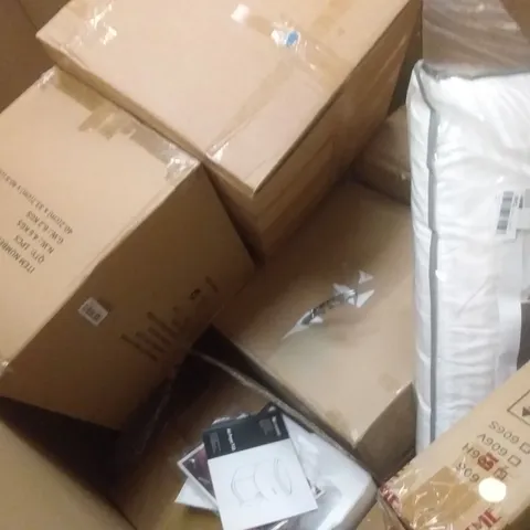 PALLET OF ASSORTED ITEMS INCLUDING SUPERIOR COMFORT DEEP LATEX PILLOW, BOXED VANITY MIRROR, 2.7M HALF ROUND PARASOL, T22 AIR FRYER