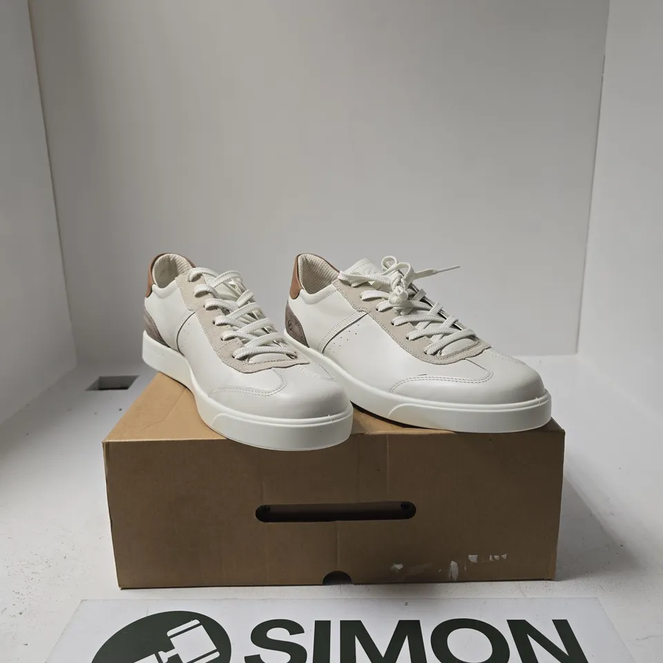 BOXED PAIR OF ECCO STREET LITE SHOES SIZE 10.5 - 11