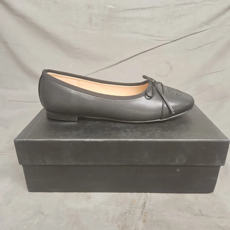 CHANEL BLACK LEATHER BALLET FLATS – UK 5.5 (EU 38)