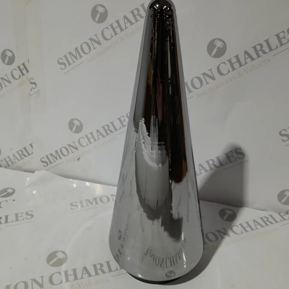 KELLY HOPPEN SET OF 2 INDOOR OUTDOOR PRELIT GLASS DECOR - REFLECTIVE CONES