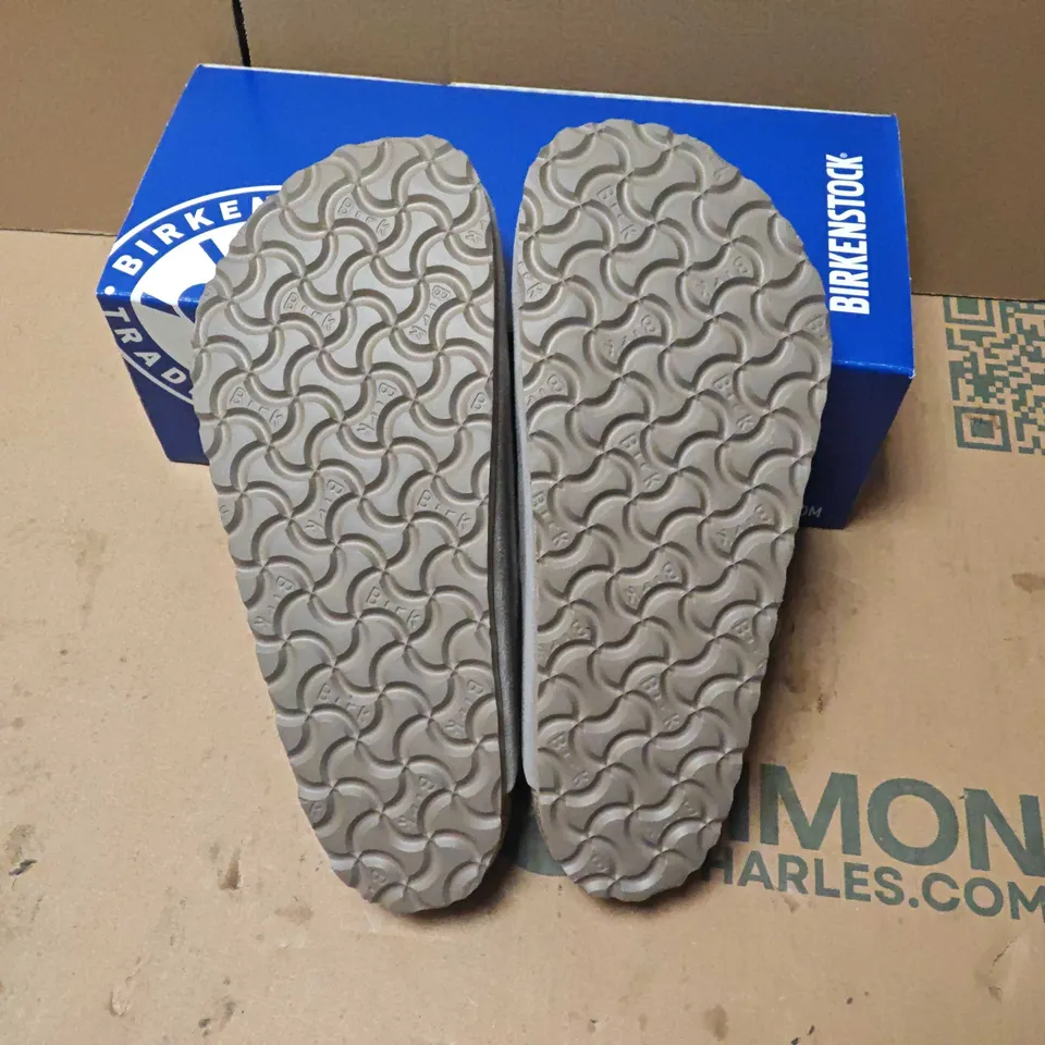 BOXED BIRKENSTOCK BOSTON BS GREY TAUPE – UK 5.5 (EU 39) UNISEX SLIP-ON CLOGS
