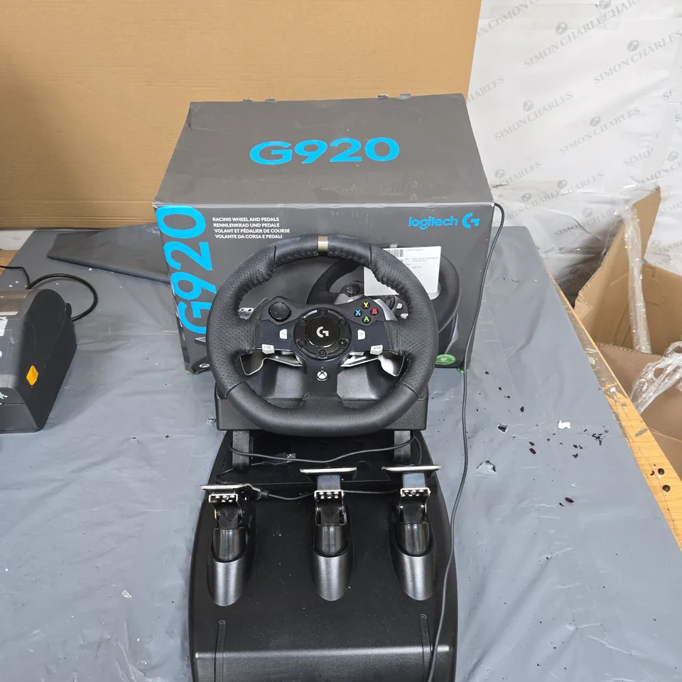 LOGITECH G920 DRIVING FORCE RACING WHEEL WITH PEDALS – XBOX/PC