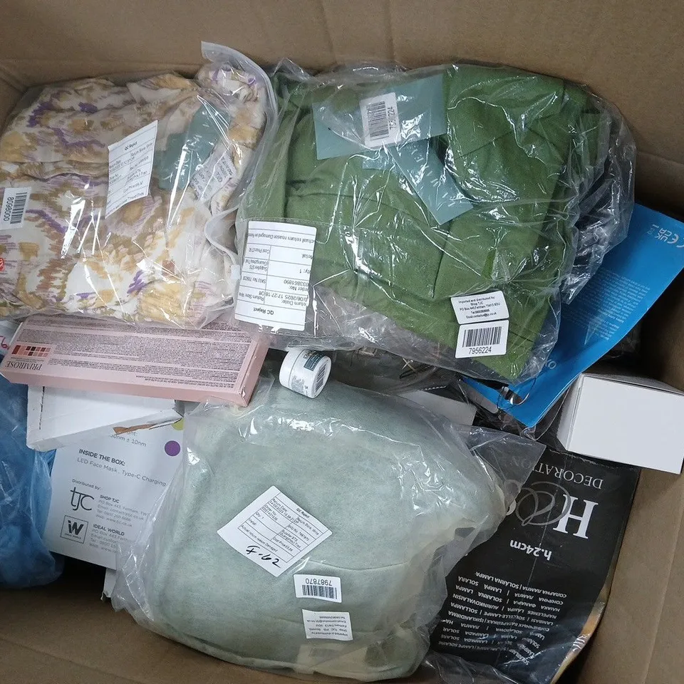 BOX OF APPROXIMATELY 15 ASSORTED HOUSEHOLD ITEMS TO INCLUDE - HAIR STRAIGTHNER, MINI FAN AND JACKET 